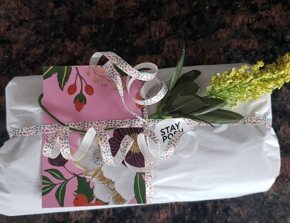 Shopping with me is like actually getting a 🎁 - Picture 3 of 3